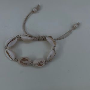 Shell bracelet adjustable